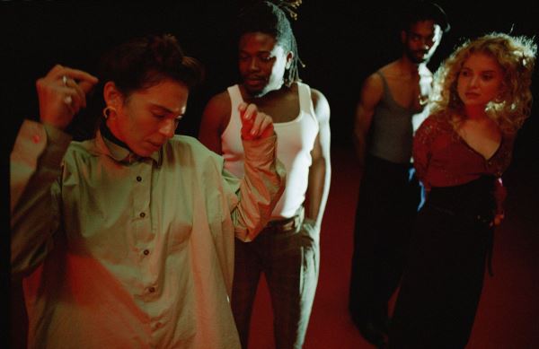 Макс Барских устроил "грязные танцы" в новом клипе. Видео, которое назвали шедевром