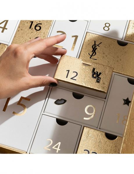 
<p>                        Появился в продаже рождественский Yves Saint Laurent Beauty advent calendar 2021</p>
<p>                    