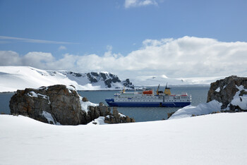 Оператор Poseidon Expeditions возобновляет круизы в Антарктиду 